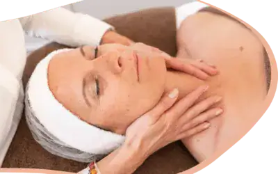 Entspannende Gesichtsmassage im Kosmetikstudio Balance Duisburg.